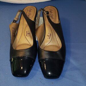 Soft Style Women's Black Leather Slingback Shoes w/Patent Leather Toe - 8N